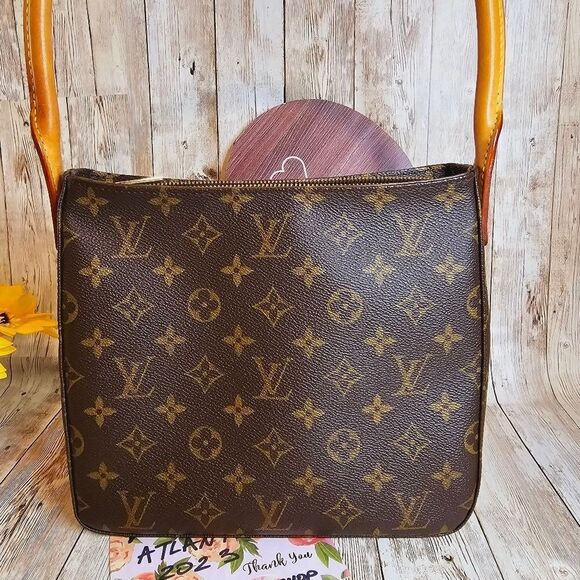 Louis Vuitton Looping MM - Picture 8 of 13